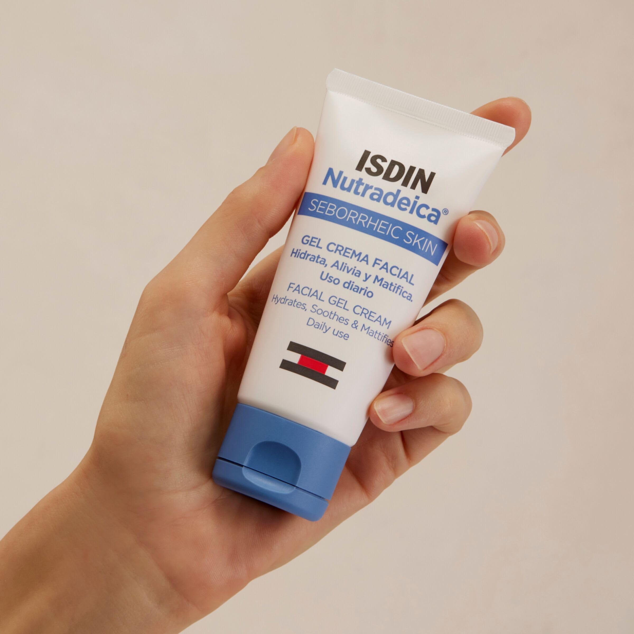 isdin-nutradeica-gel-crema-facial-para-piel-seborreica-50-ml image 2